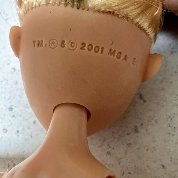 Bratz First Edition Cloe Doll ‘Altered’ 10" Blonde Hair W Outfit & Shoes 2001 - Picture 15 of 15